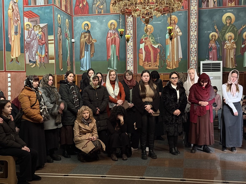 Наум и Јаков сослужуваа со Грчката црква