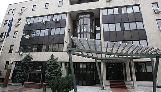 Кривична пријава за двајца полициски службеници, наставник и пожарникар – за пари овозможувале граѓаните побрзо да извадат лични документи