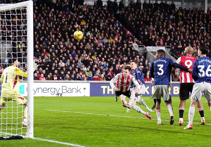 Арсенал киксираше и го врати Сити во трката за титула (ВИДЕО)