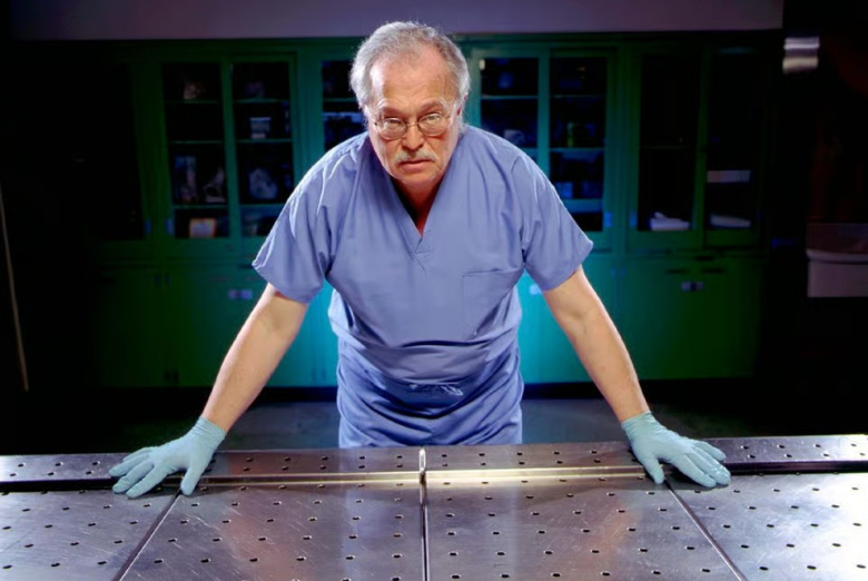 Форензичар бара нова истрага за смртта на Епстин