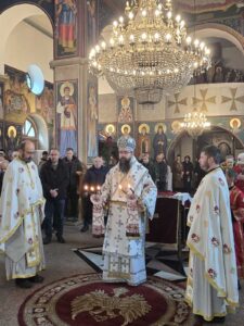 Литургија во храмот „Успение на Пресвета Богодорица“ во Гостивар на празникот Сретение Господово