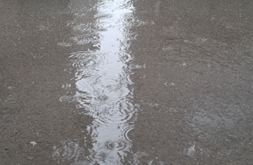 Во изминатите девет часа најмногу дожд во Гевгелија, Штип и Попова Шапка, до крајот на денот се очекува висок водостој на Вардар, Црна и на Треска