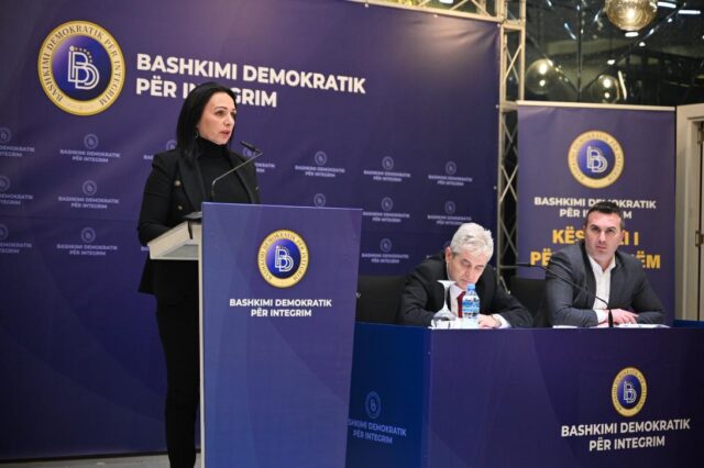 ДУИ бара одговор од Град Скопје зошто се намалува бројот на Албанци во управните одбори