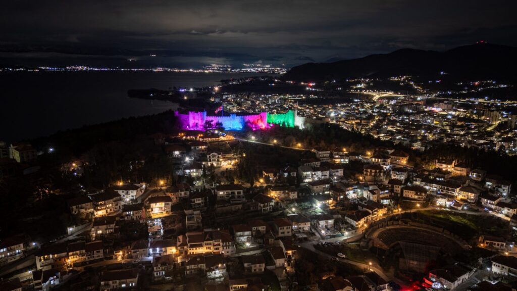 Самуиловата тврдина блесна во боите на ретките болести