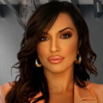 Се огласи пејачката на која ѝ беше запалена куќата: „Тешко е кога ве замолчуваат“