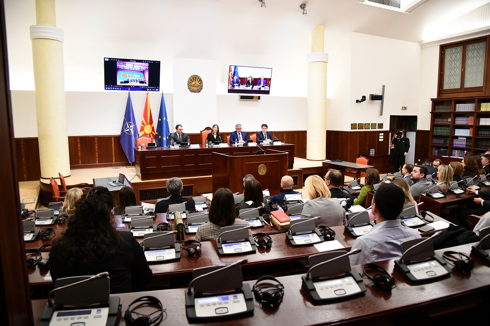 Вештачката интелигенција треба да биде технолошка трансформација во служба на граѓаните: Во Собранието се одржа јавна расправа