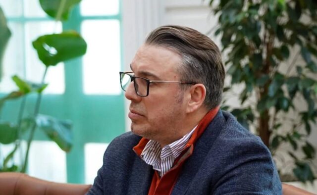 ДУИ поднесе кривична против Филков поради „попречување на имплементација на албанскиот јазик“