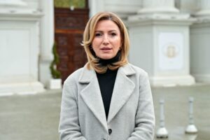 (ВИДЕО) Мицкоски со владин авион на море – работниците на протест со празни џебови