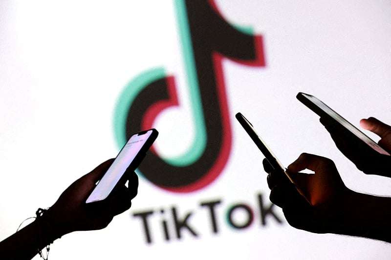 Европската комисија го обвини TikTok за создавање зависност од апликацијата