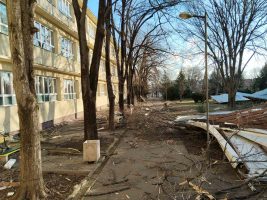 Силен ветер откорна кров на училиште во Гевгелија