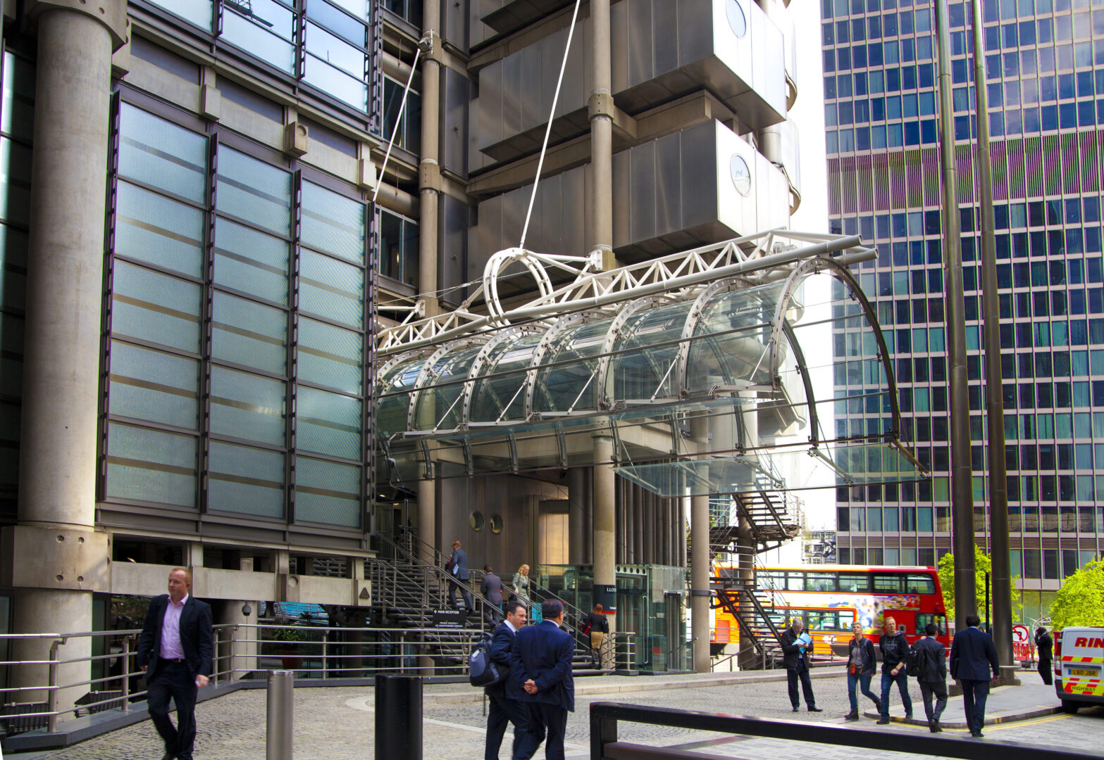 Британските банки планираат алтернатива на Visa поради загриженоста од Трамп