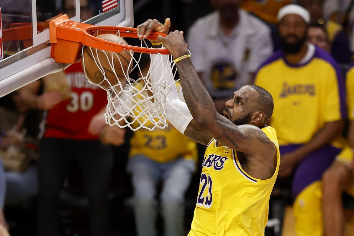 Леброн испиша историја во НБА лигата: Највозрасен кошаркар со трипл-дабл! (Видео)