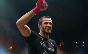 Усман Нурмагомедов го задуши Алфи Дејвис и ја одбрани титулата на ПФЛ Дубаи