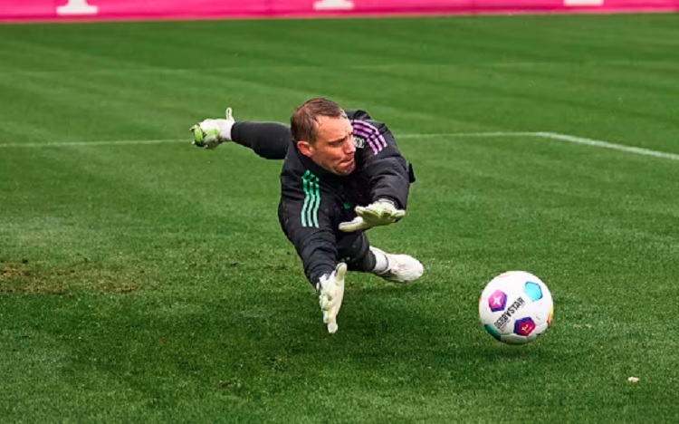 Нојер неизвесен за дербито со Борусија Дортмунд