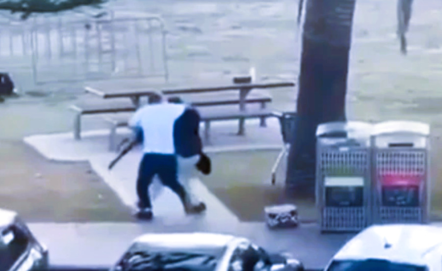 Масовниот убиец од Бонди Бич се појави на суд, адвокатот: Тој живее во тешки услови