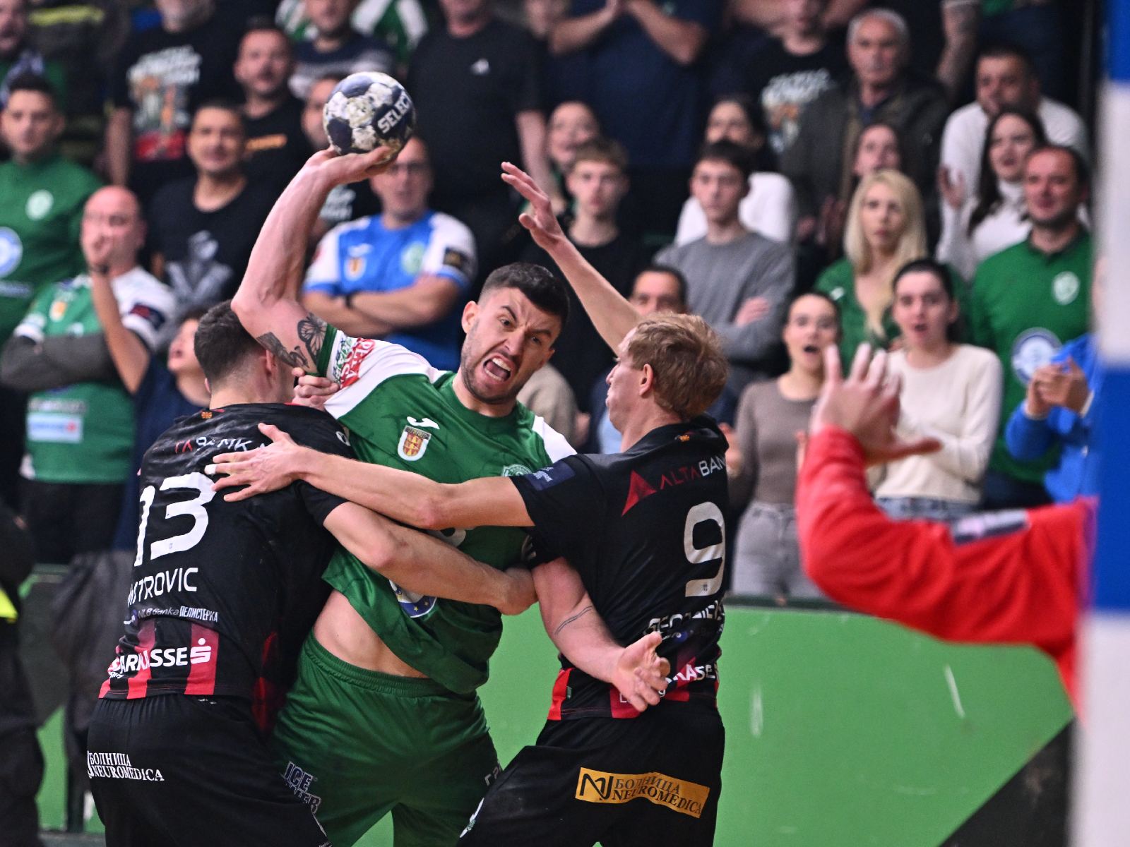 На стартот на плеј-офот: Вардар гостува во Автокоманда, шампионот оди во Кавадарци