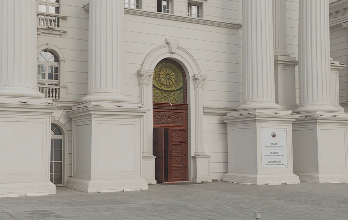 Владата може да ја разгледа можноста за одземање на лиценците на шест компании кои произведуваат канабис