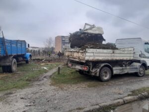 Акција за чистење на дива депонија близу стадионот во Гостивар