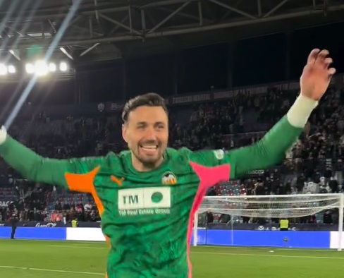 „Столе, лилјакот“: Димитриевски стана хит по победата против Леванте (ВИДЕО)