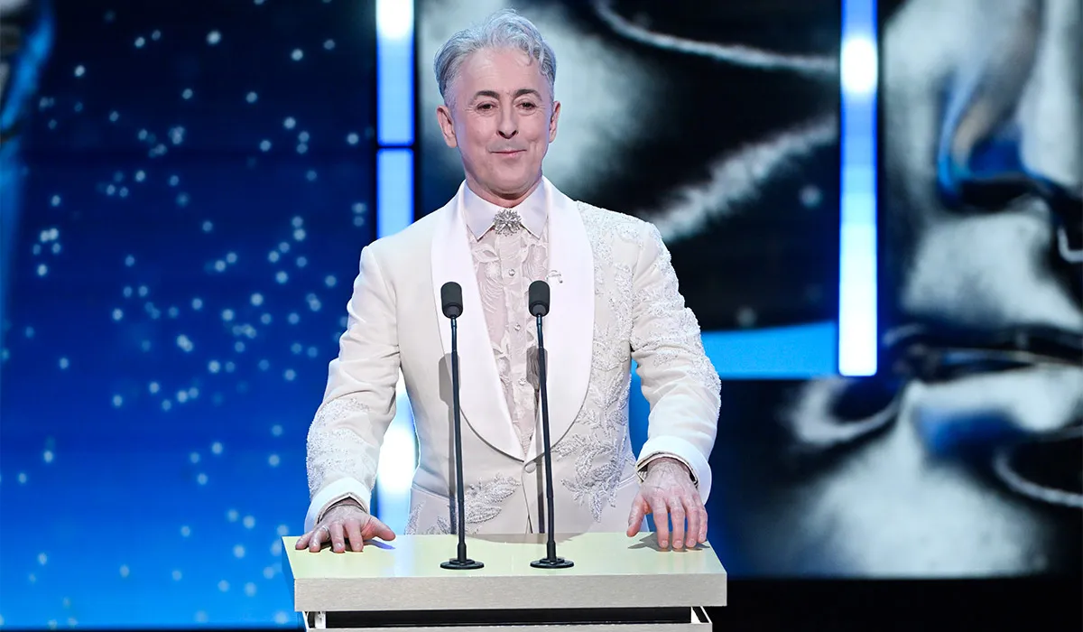 Пол Мескал фатен со телефон за време на доделувањето на БАФТА наградите – водителот го прозва и го „усрами“