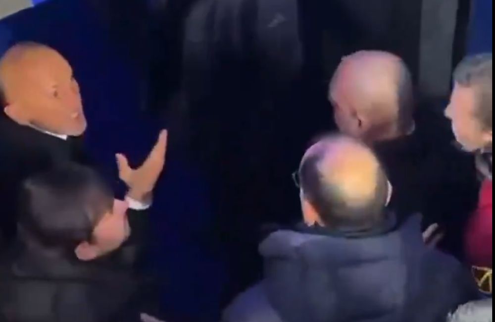 Тензија и инциденти на мечот меѓу Интер и Јуве – Спалети и Кјелини го нападнаа судијата! (ВИДЕО)