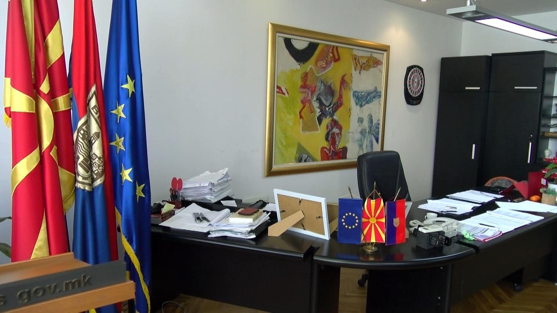 Пратениците изгласаа дека по скратена постапка ќе се намалуваат коефициентите на платите на функционерите и другите институции