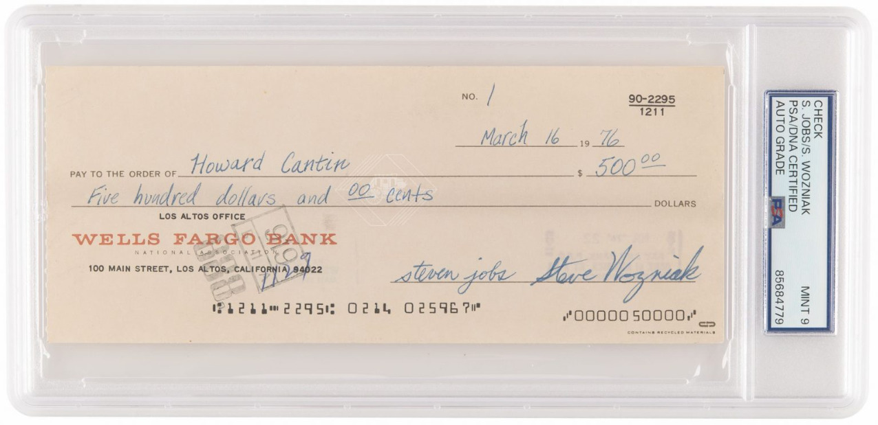 (Фото) Дел од историјата на Apple продаден за 5 милиони долари