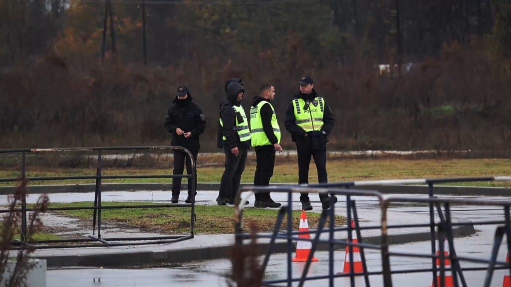(ВИДЕО) МВР оди на „поправен“ за тендерот за полициски униформи – Комисијата за жалби им најде грешка