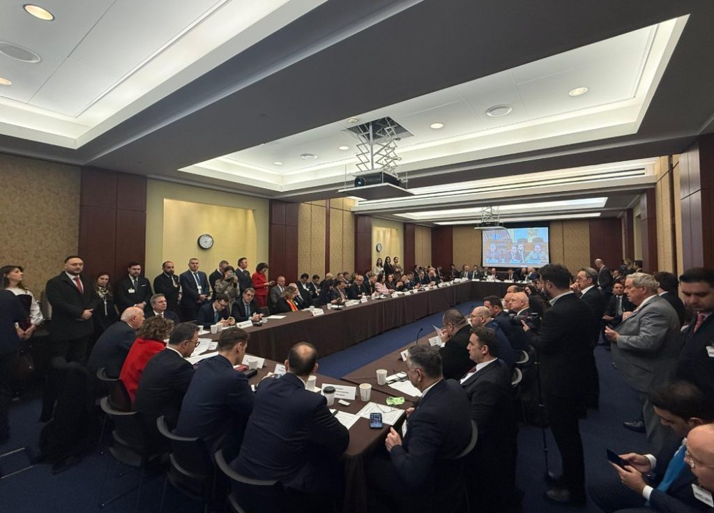 Бујар Османи во САД бара одлуките во Уставен да се носат со бадентерово мнозинство