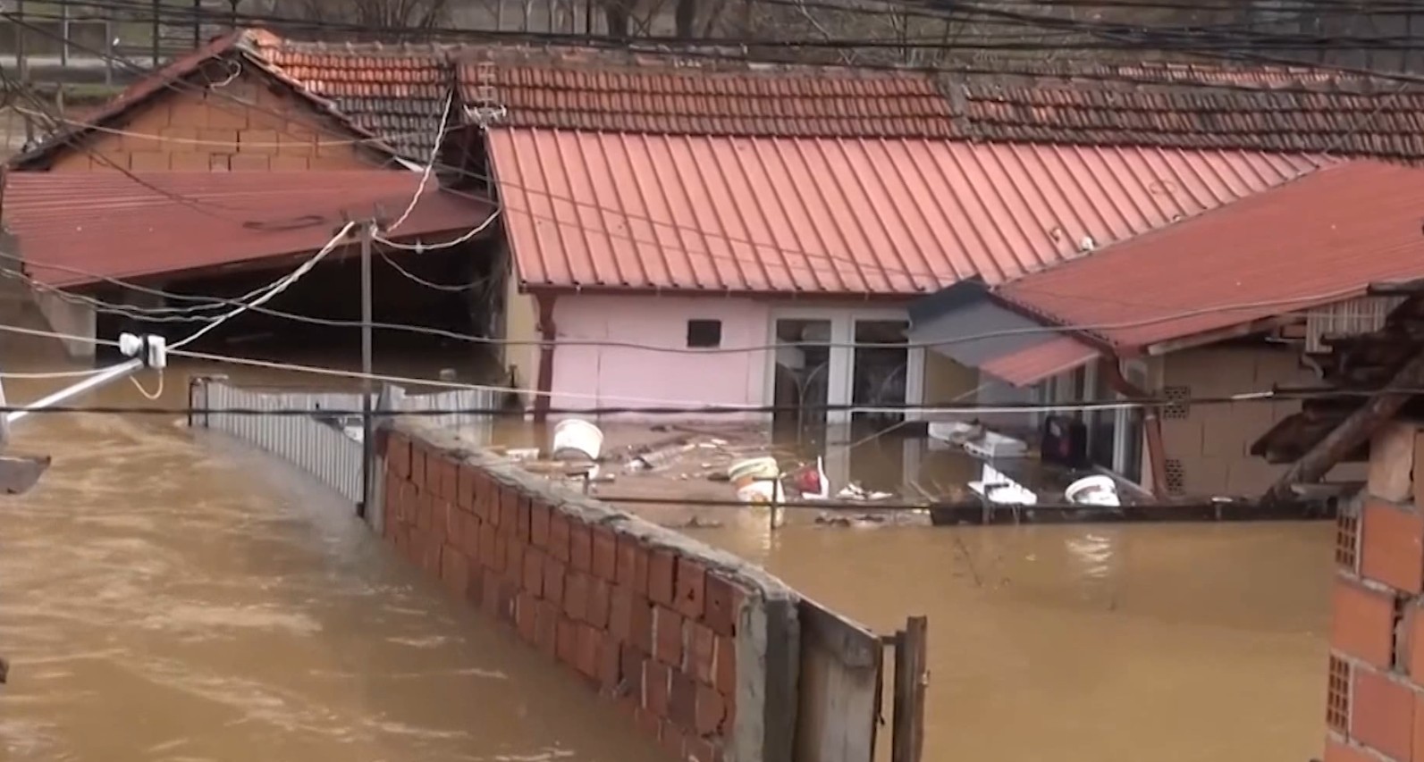 Над 60 дoмаќинства без покрив над глава по излевањето на Зајаска Река во Кичево