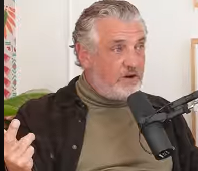 ДЕЛ БИГТРИ: Фармацевтската индустрија ги купува политичарите и медиумите! Ништо лошо не може да се чуе за нејзе!