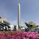 Поместени стрелките на часовникот што одбројува до нуклеарен армагедон