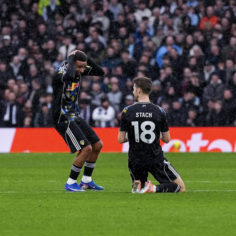 Ненормален слободен удар Штах од Лидс Јунајтед