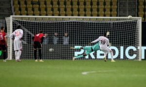 Без голови по првиот дел: Самсунспор промаши пенал, Тамба имаше добра шанса за Шкендија (ВИДЕО)