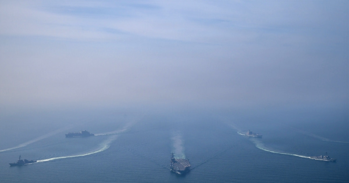 Иран и Русија изведуваат поморски вежби додека САД го засилуваат военото присуство во Арапско Море