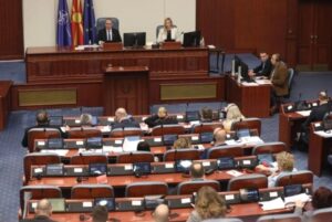 Собранието ќе ги констатира оставките на Бислимовски и на Ристовска и ќе избере нов уставен судија