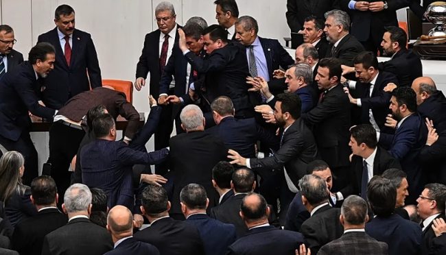 ТЕПАЧКА ВО ТУРСКИОТ ПАРЛАМЕНТ ПОРАДИ НАЗНАЧУВАЊЕТО НА НОВ МИНИСТЕР ЗА ПРАВДА