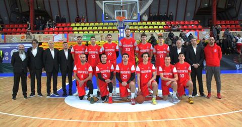 КК Работнички: Ни се должат осум плати и нѐ лажат, не креваат телефон, оставени сме сами!