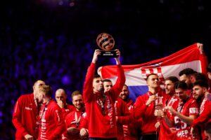 Бронзените Хрвати пречекани како херои (ВИДЕО)