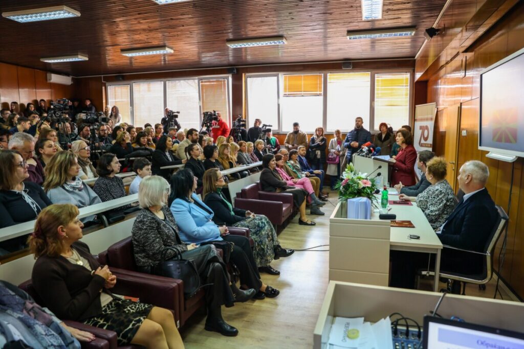 Сиљановска -Давкова: Мајчиниот јазик е чувар на семејната и национална традиција, на духовното богатство и култура на еден народ