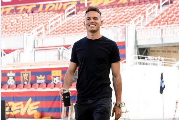 Мусовски дојде по пасош во Скопје, треба да игра против Данска во баражот за СП 2026