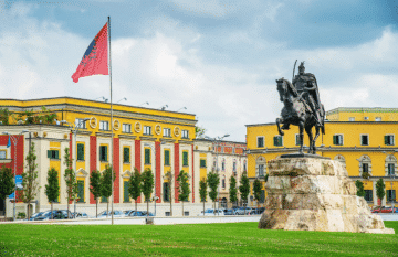 Албанија се празни: Околу 2,2 милиони Албанци живеат во странство, речиси половина од населението