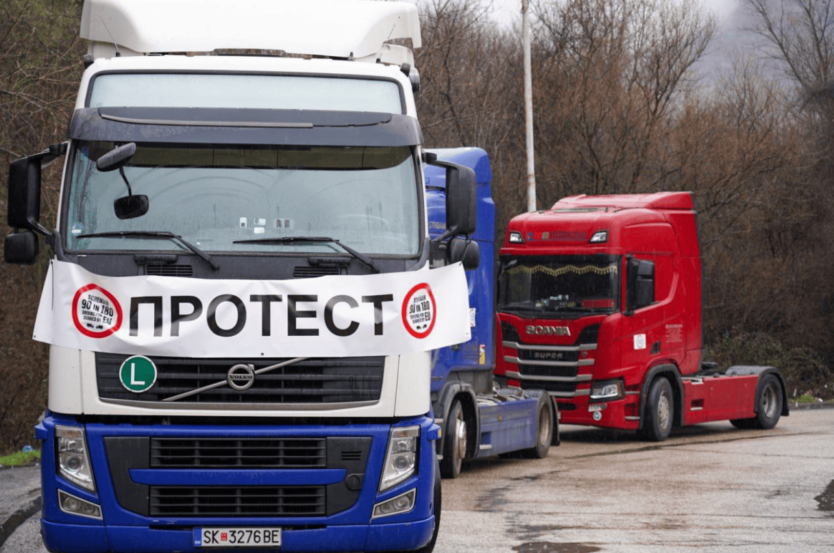 КАМИОНЏИИТЕ НЕ СЕ ТУРИСТИ: Превозниците бараат посебен третман во Шенген