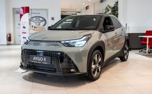 Компактен, хибриден и изненадувачки моќен – пристигна освежениот Toyota Aygo X
