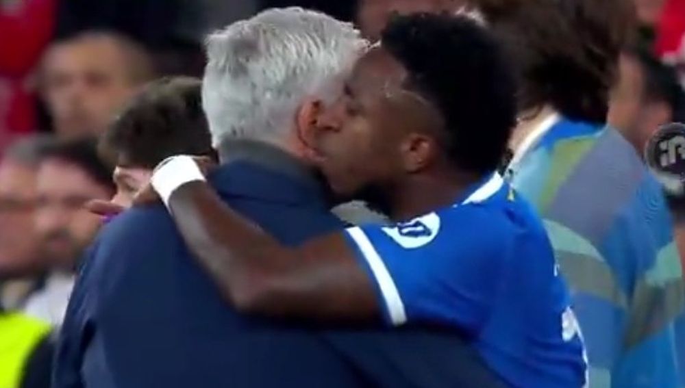 Мурињо откри што му кажал на Винисиус и го навлече гневот на фановите на Реал Мадрид