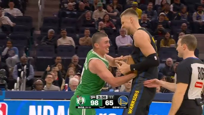 Кошаркари на Бостон и Голден Стејт ко магариња на мост