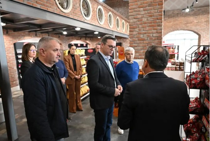 Министерот Трипуновски ја посети фабриката „Винчини“