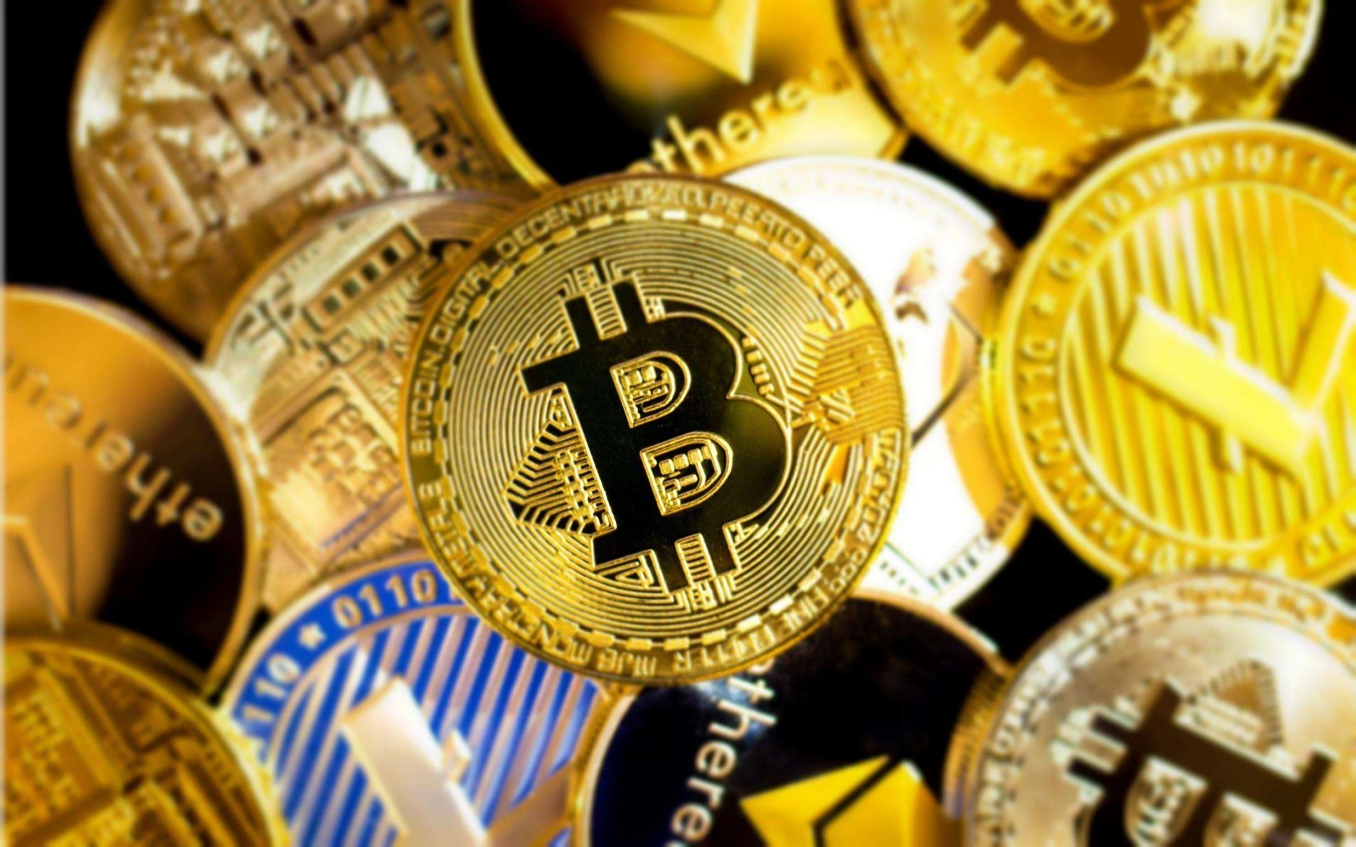 Трамп вети крипто револуција – па зошто биткоинот тоне?