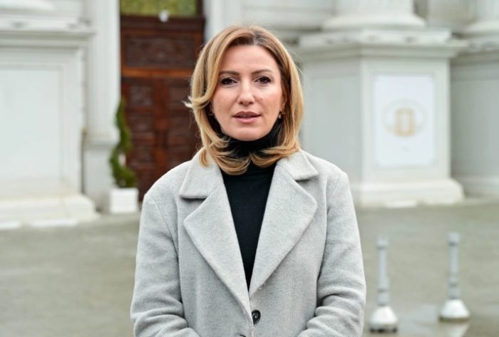 ФЕЈК ЊУС ЗА ПОЈАДОК ОД КУЈНАТА НА СДС: Богданка рано наутро пред Владата лета лажни вести со владиниот авион, а Зоран Заев каде е?