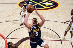 Фантастичните Јокиќ и Дончиќ недоволни за триумф на Денвер и ЛА Лејкерс (ВИДЕО)